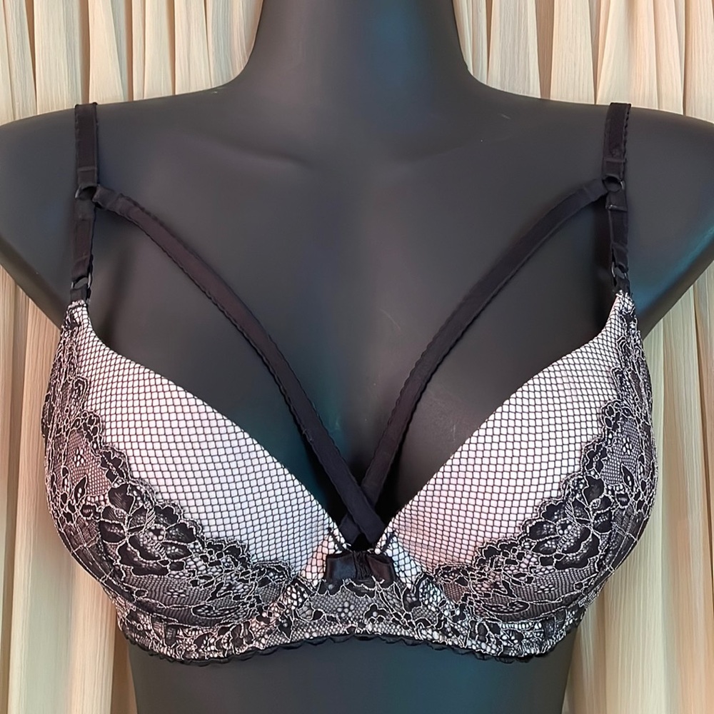 32D Victoria’s Secret Bra Push Up Black Lace